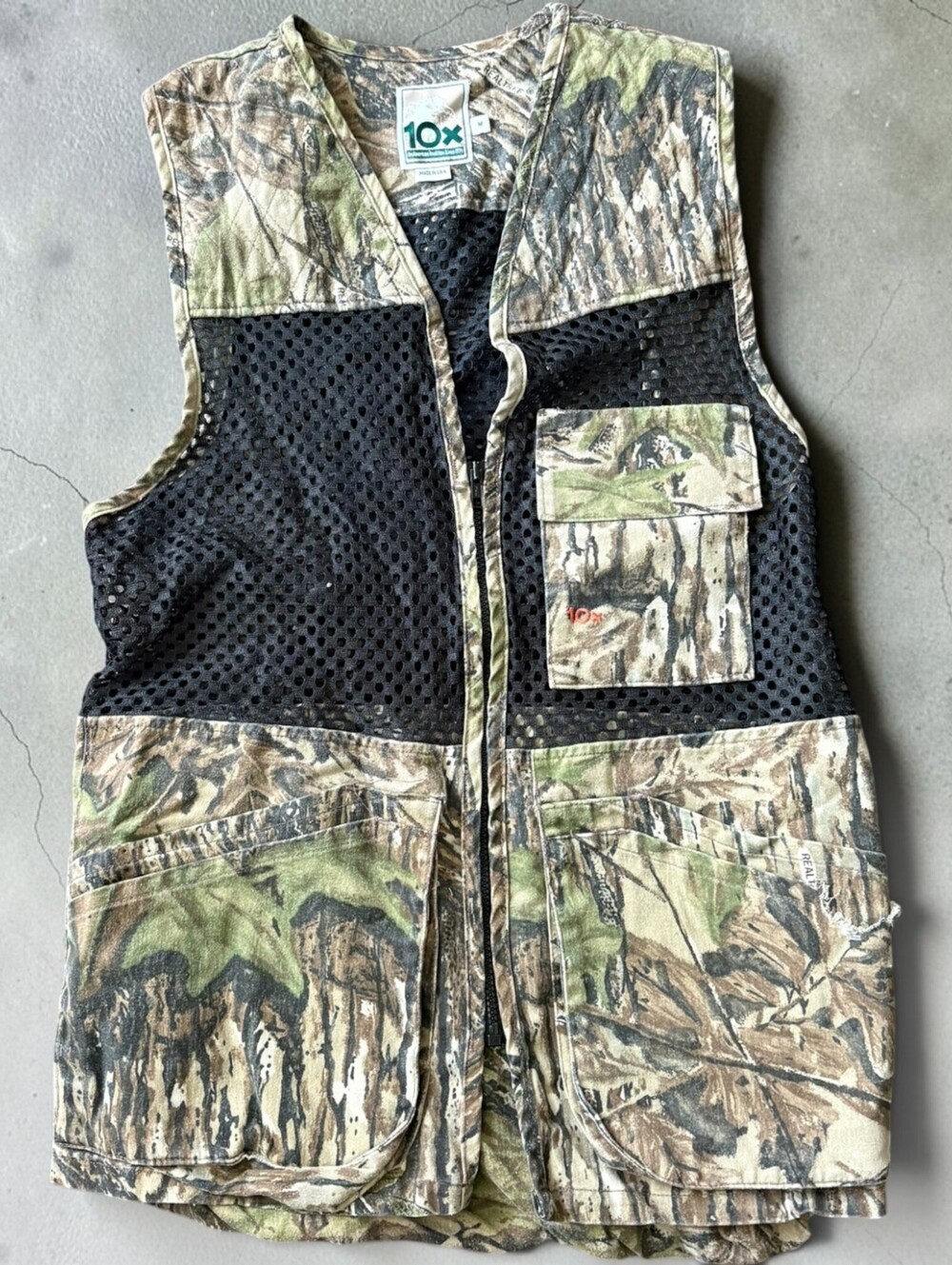 Vintage 90s Realtree Camoflauge Hunting Fishing Vest Size Medium Made in USA